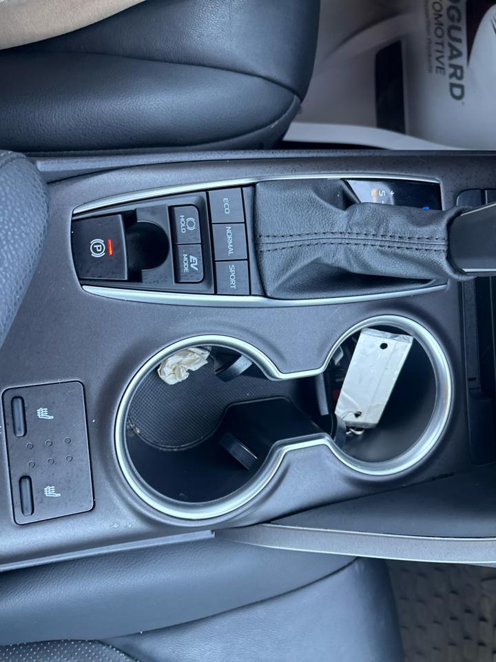 Toyota Camry Hybrid XLE CVT (Natl) 2023