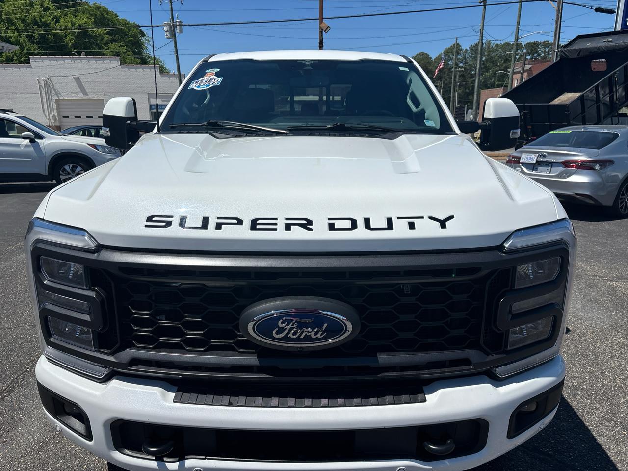 Ford Super Duty F-250 SRW Lariat 4WD Crew Cab 6.75' Box 2023