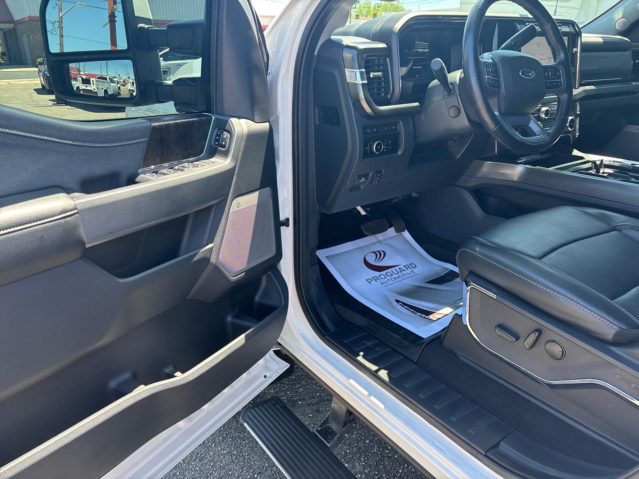 Ford Super Duty F-250 SRW Lariat 4WD Crew Cab 6.75' Box 2023