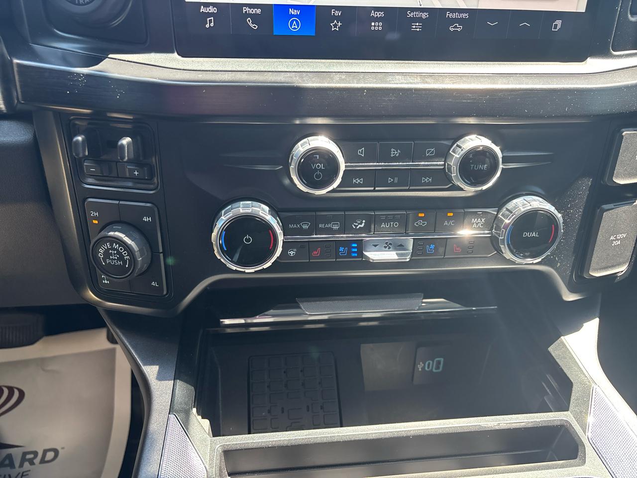 Ford Super Duty F-250 SRW Lariat 4WD Crew Cab 6.75' Box 2023