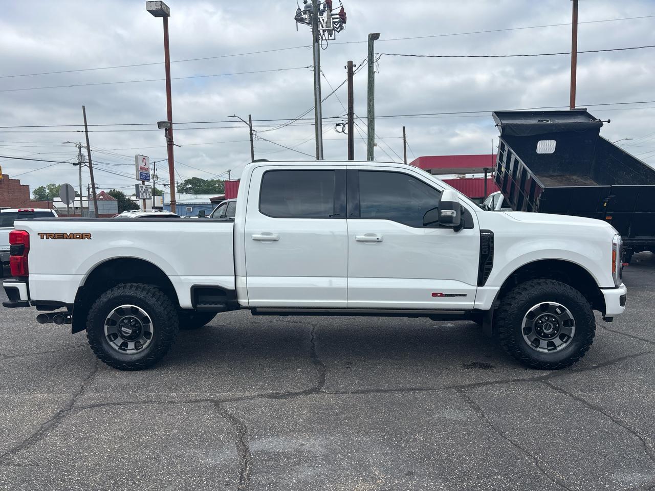 Ford Super Duty F-250 SRW Lariat 4WD Crew Cab 6.75' Box 2023