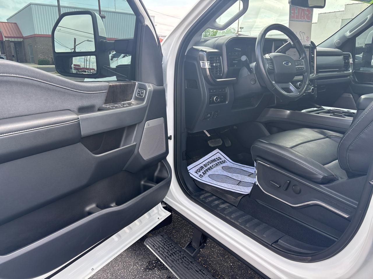 Ford Super Duty F-250 SRW Lariat 4WD Crew Cab 6.75' Box 2023