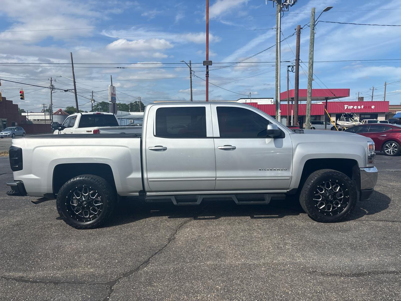 Chevrolet Silverado 1500 4WD Crew Cab 143.5" LT w/1LT 2017