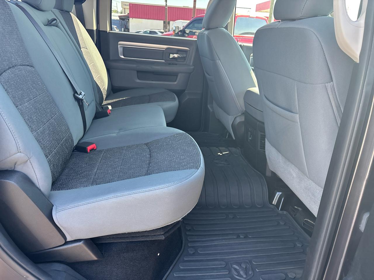 RAM 1500 4WD Crew Cab 140.5" Outdoorsman 2014
