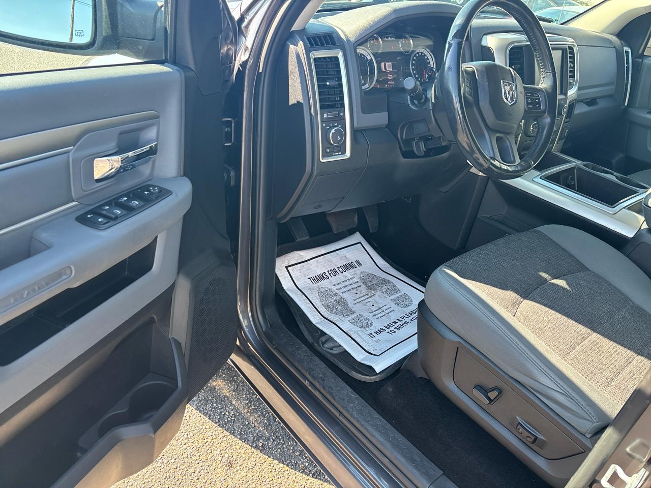 RAM 1500 4WD Crew Cab 140.5" Outdoorsman 2014