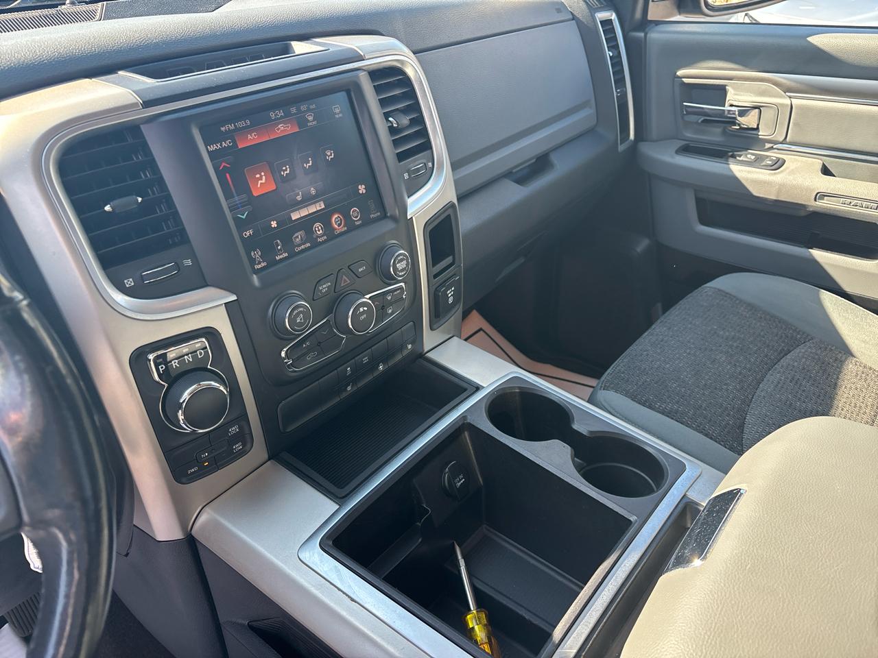 RAM 1500 4WD Crew Cab 140.5" Outdoorsman 2014