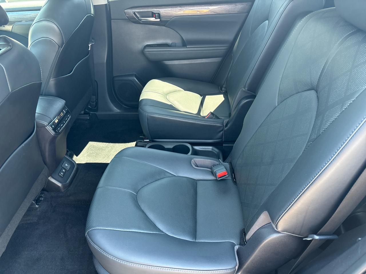 Toyota Highlander Platinum AWD (Natl) 2021