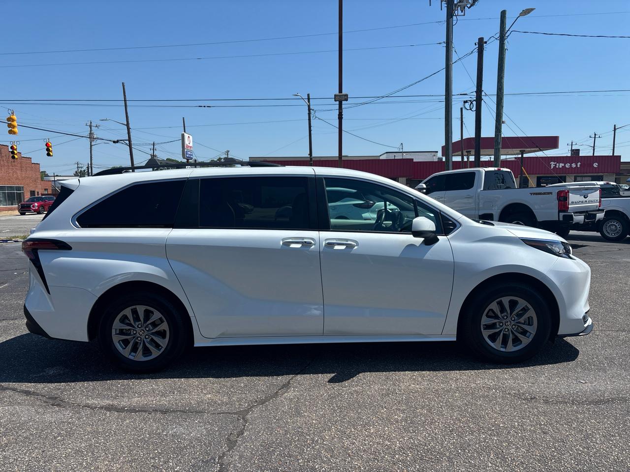 Toyota Sienna XLE FWD 2022