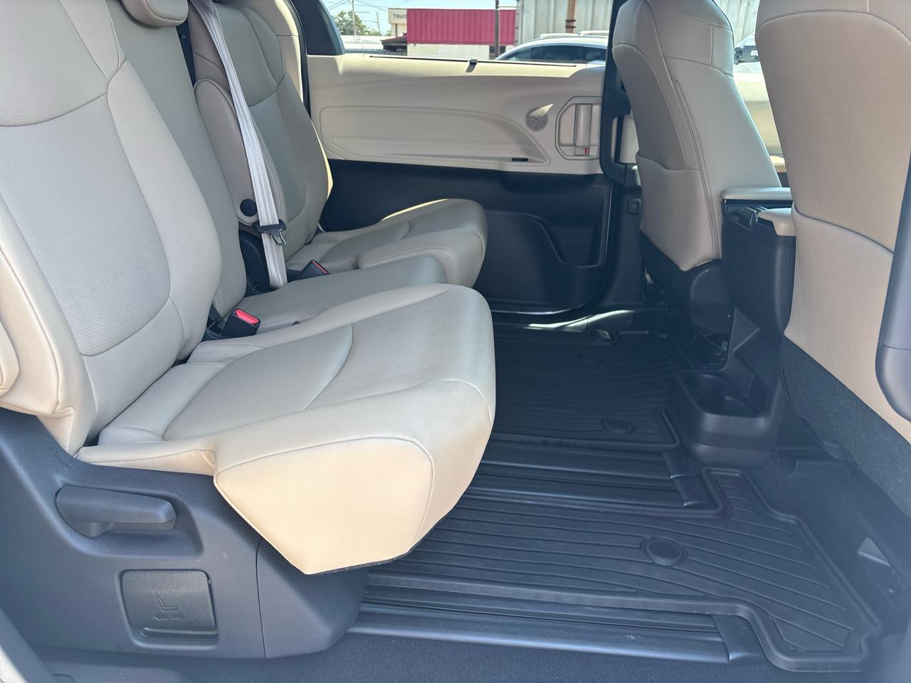 Toyota Sienna XLE FWD 2022
