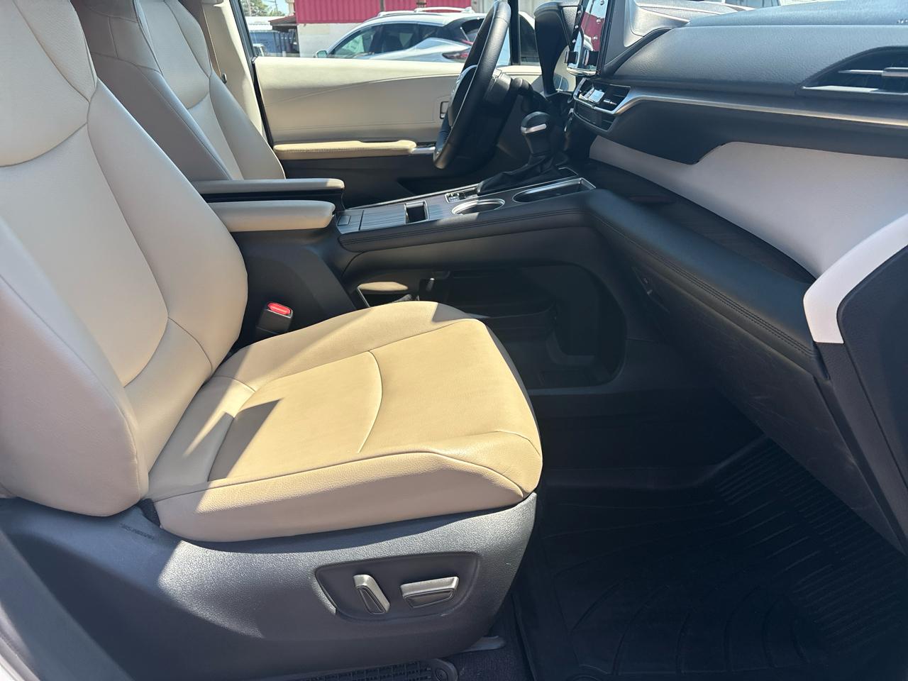 Toyota Sienna XLE FWD 2022