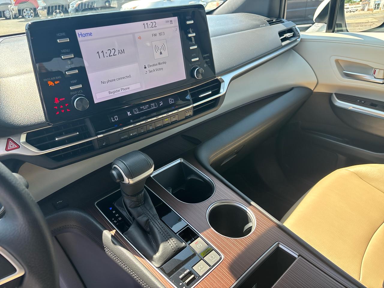 Toyota Sienna XLE FWD 2022