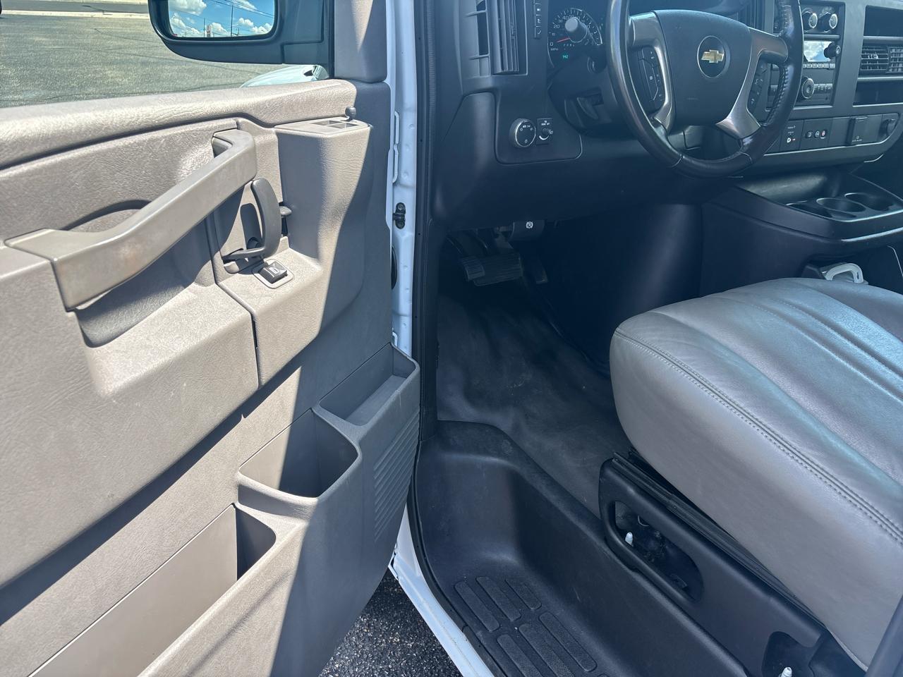 Chevrolet Express Cargo Van RWD 2500 135" 2018
