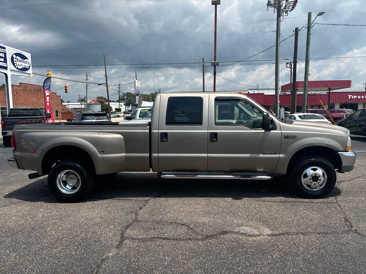 Ford Super Duty F-350 DRW Crew Cab 156" Lariat 4WD 2002