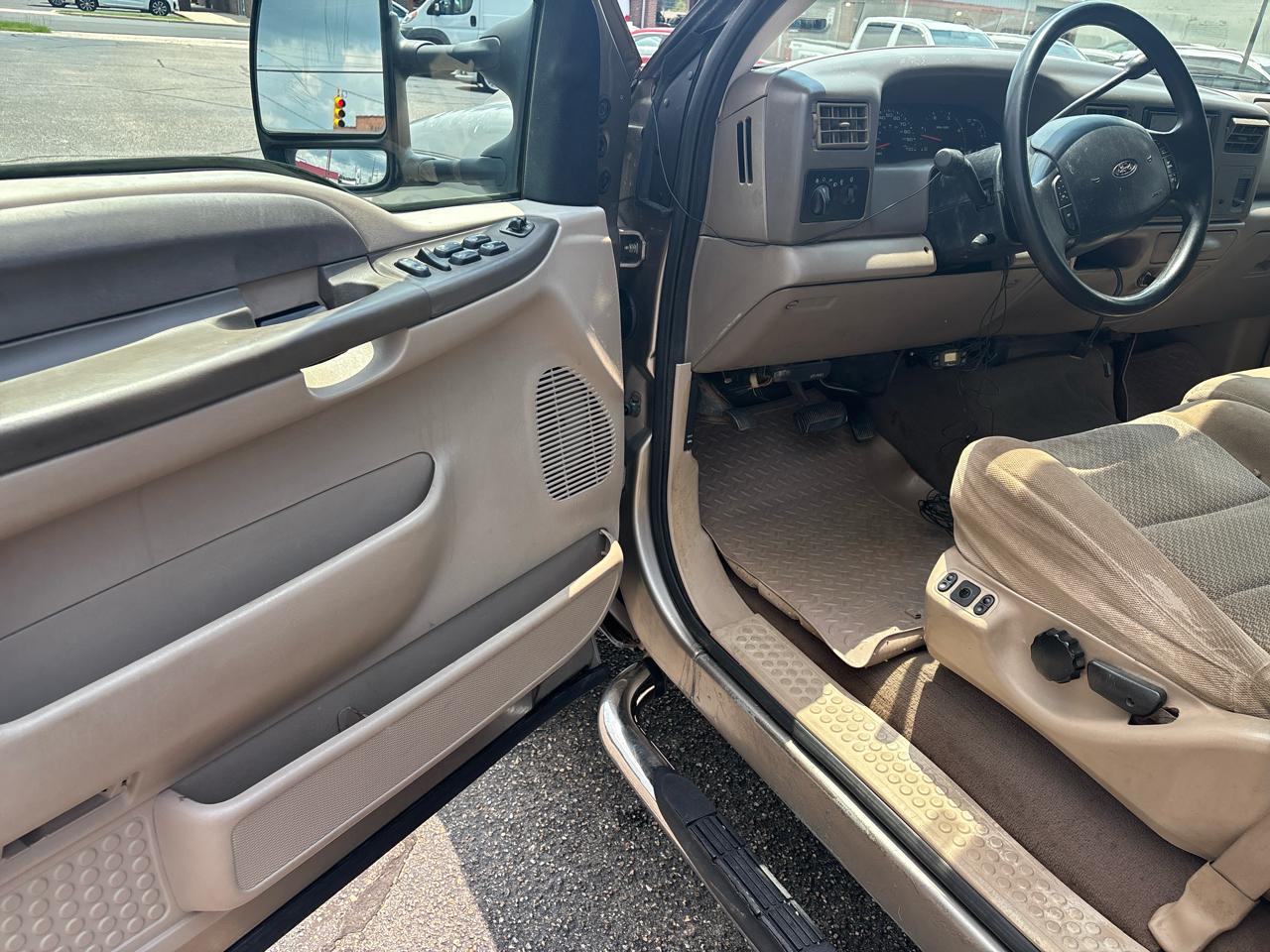 Ford Super Duty F-350 DRW Crew Cab 156" Lariat 4WD 2002