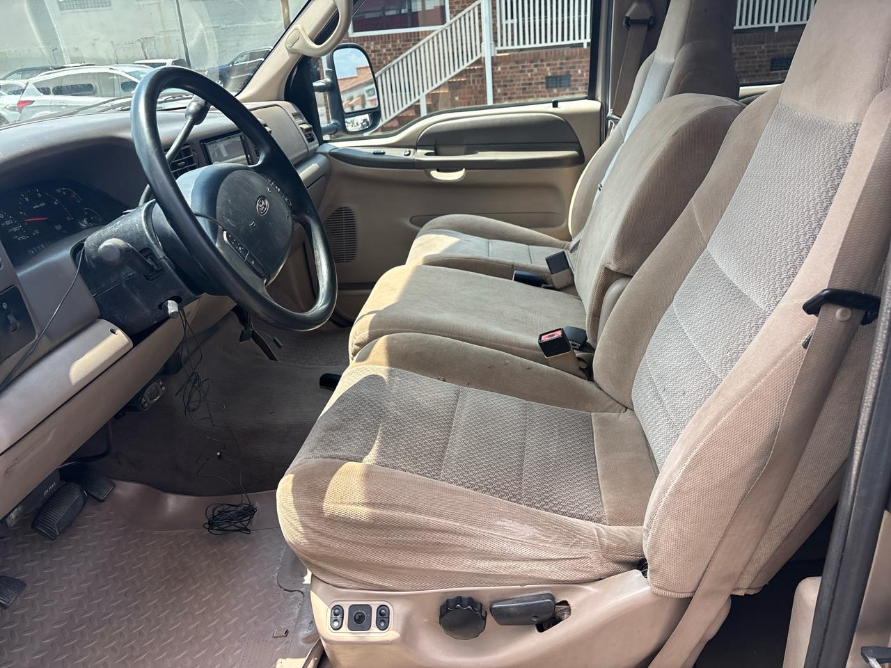 Ford Super Duty F-350 DRW Crew Cab 156" Lariat 4WD 2002