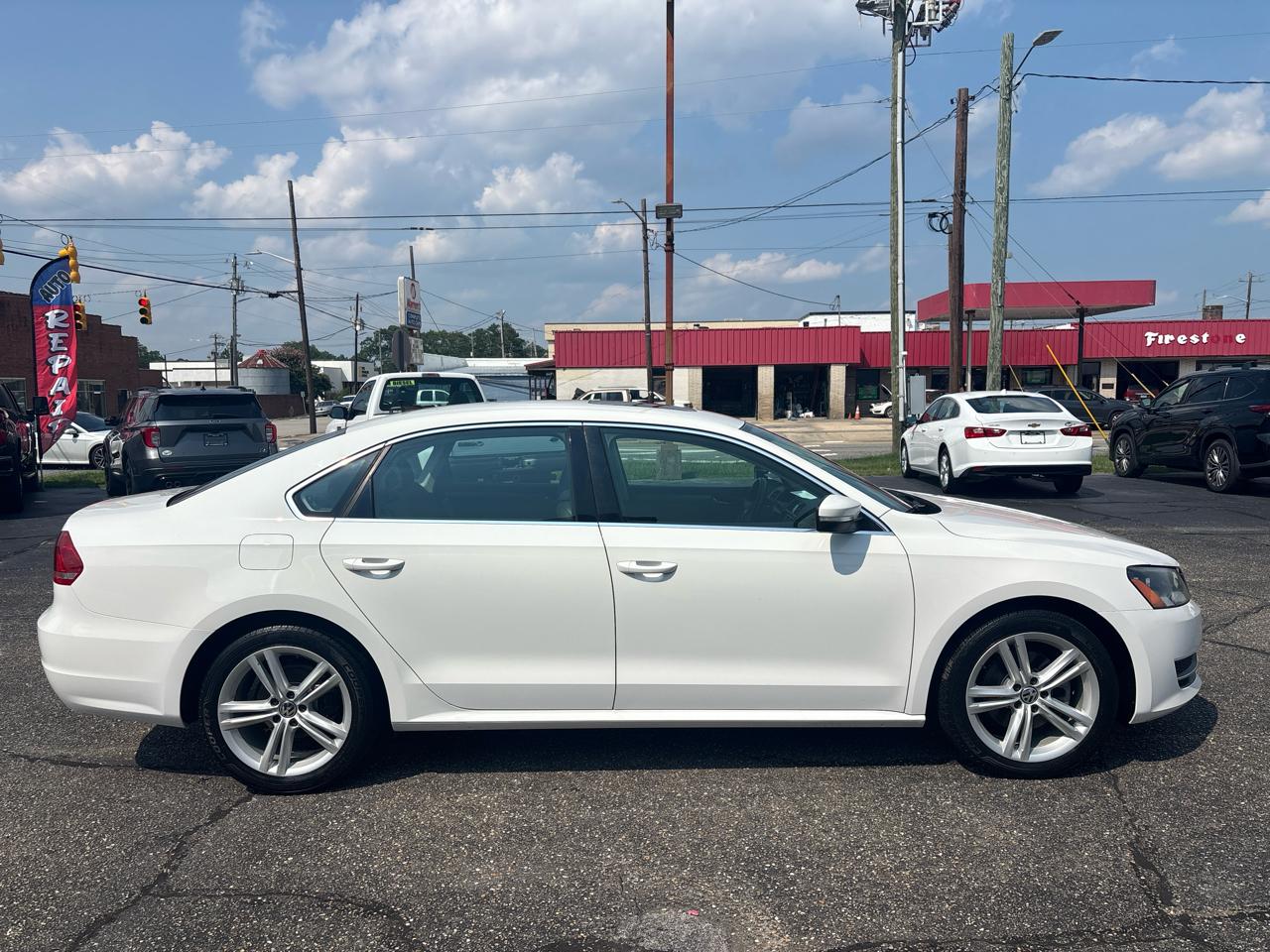 Volkswagen Passat 4dr Sdn 2.5L Auto SE w/Sunroof *Ltd Avail* 2014
