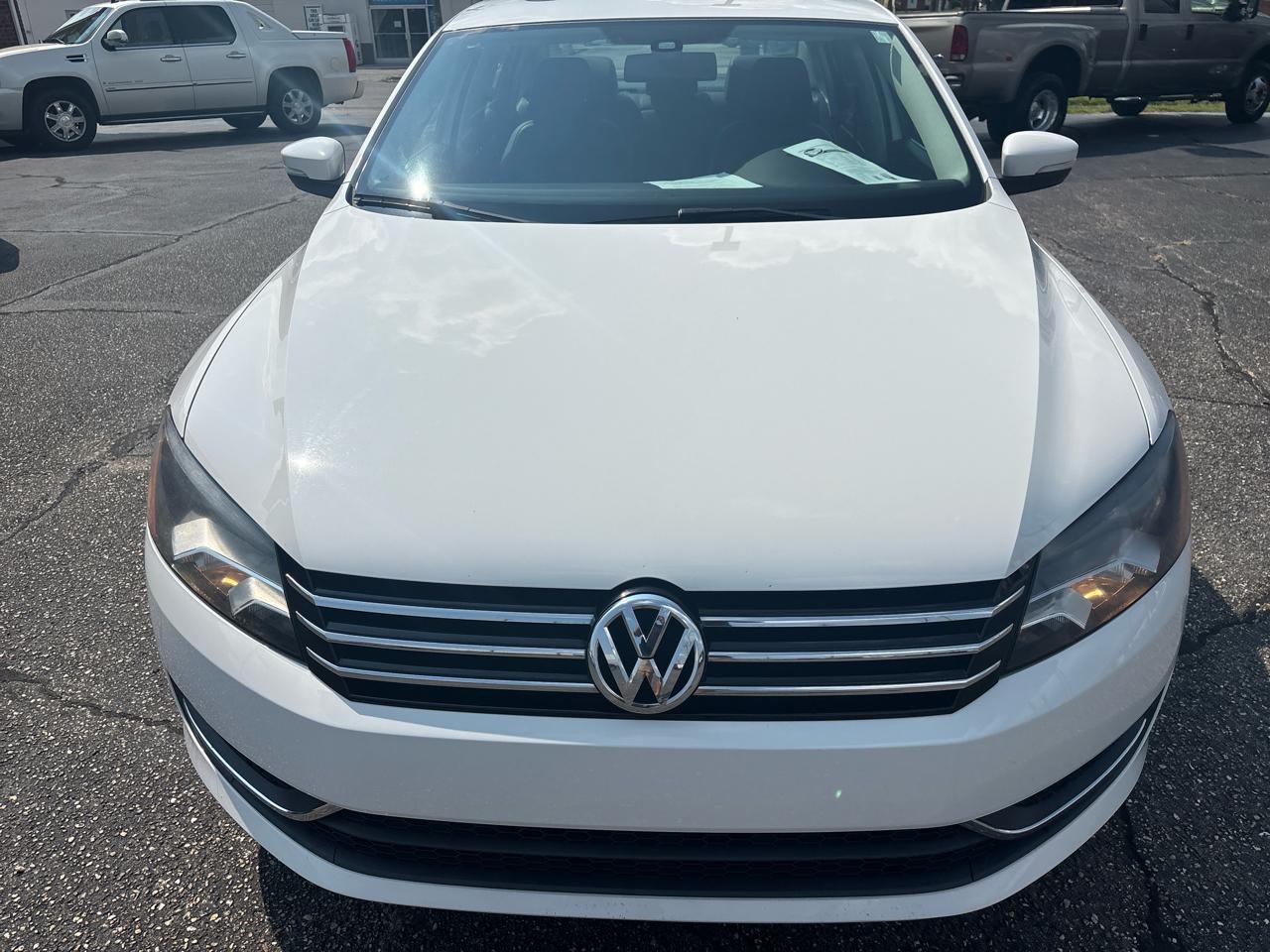Volkswagen Passat 4dr Sdn 2.5L Auto SE w/Sunroof *Ltd Avail* 2014