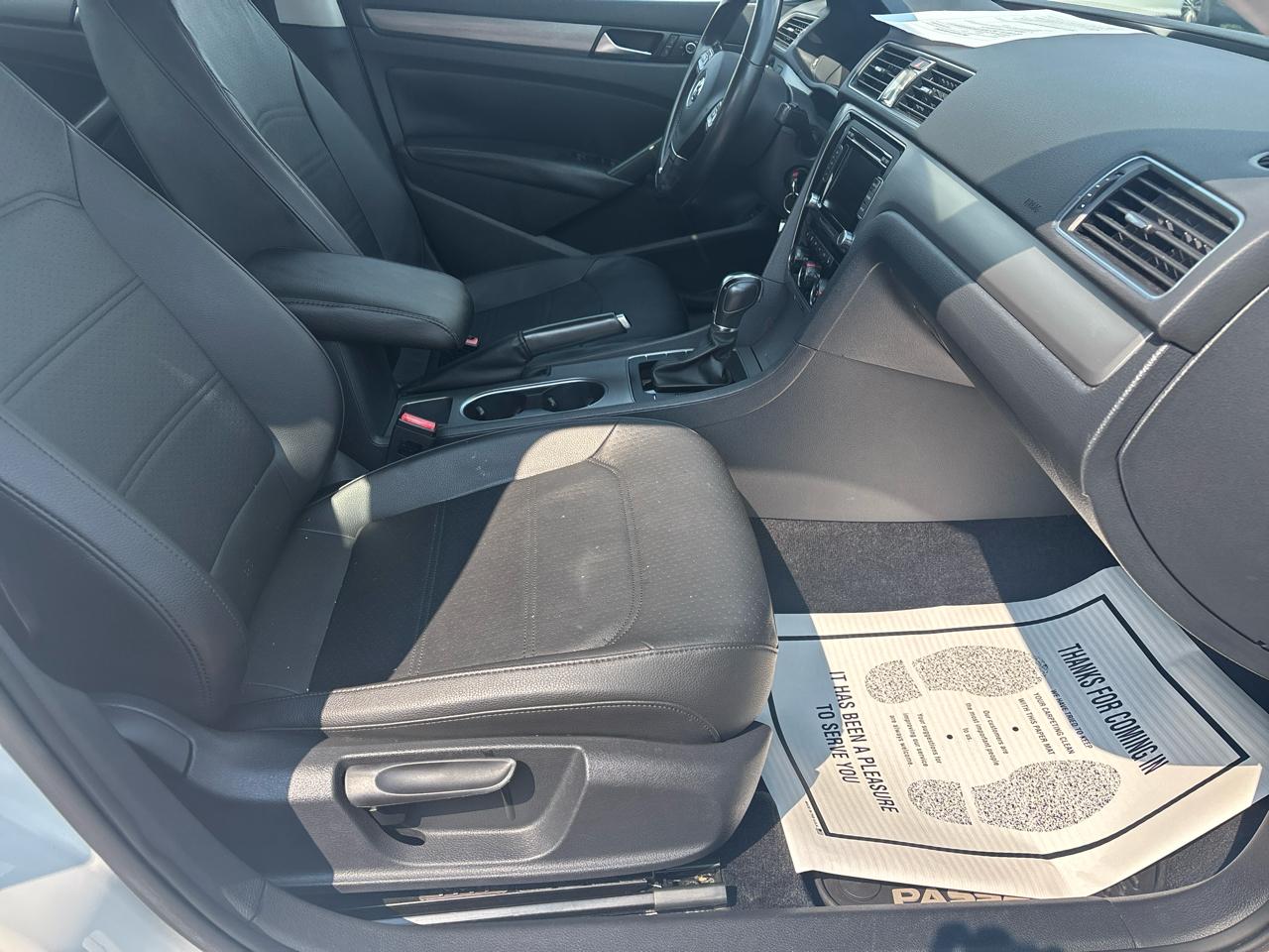 Volkswagen Passat 4dr Sdn 2.5L Auto SE w/Sunroof *Ltd Avail* 2014