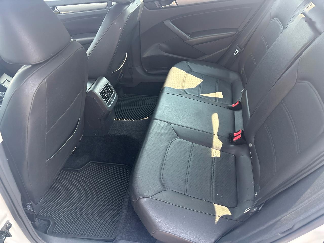 Volkswagen Passat 4dr Sdn 2.5L Auto SE w/Sunroof *Ltd Avail* 2014