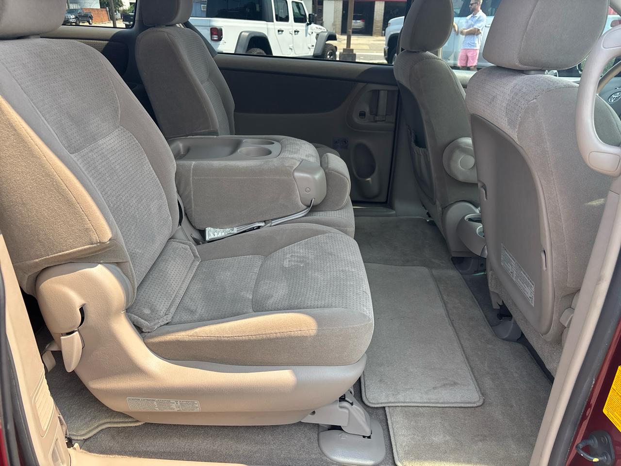 Toyota Sienna 5dr 7-Pass Van LE FWD (Natl) 2008