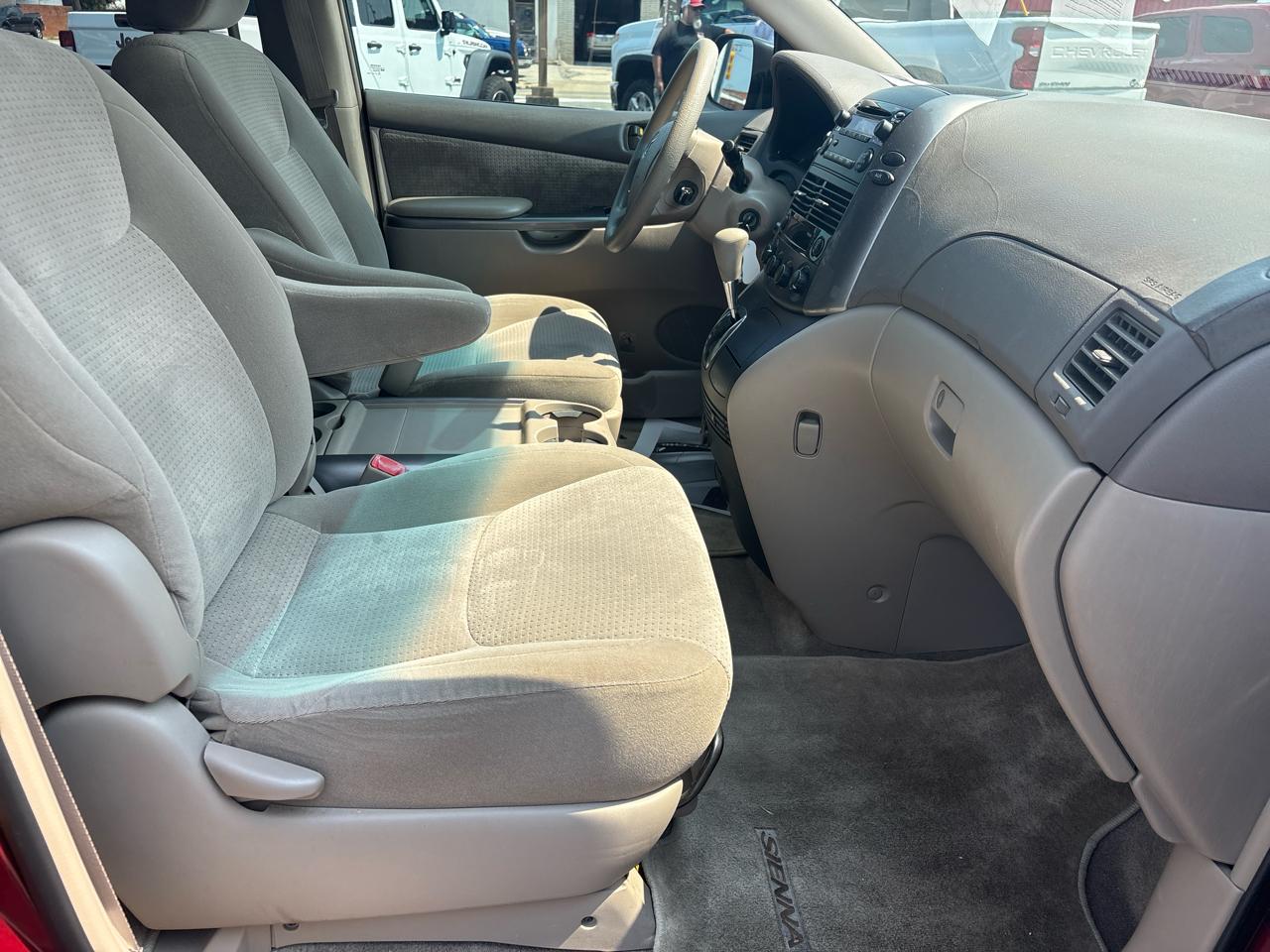 Toyota Sienna 5dr 7-Pass Van LE FWD (Natl) 2008