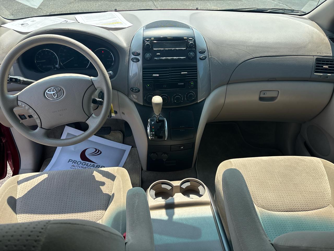 Toyota Sienna 5dr 7-Pass Van LE FWD (Natl) 2008
