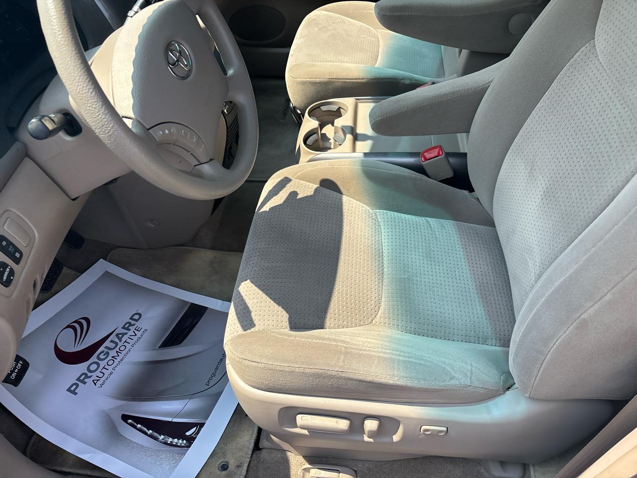 Toyota Sienna 5dr 7-Pass Van LE FWD (Natl) 2008
