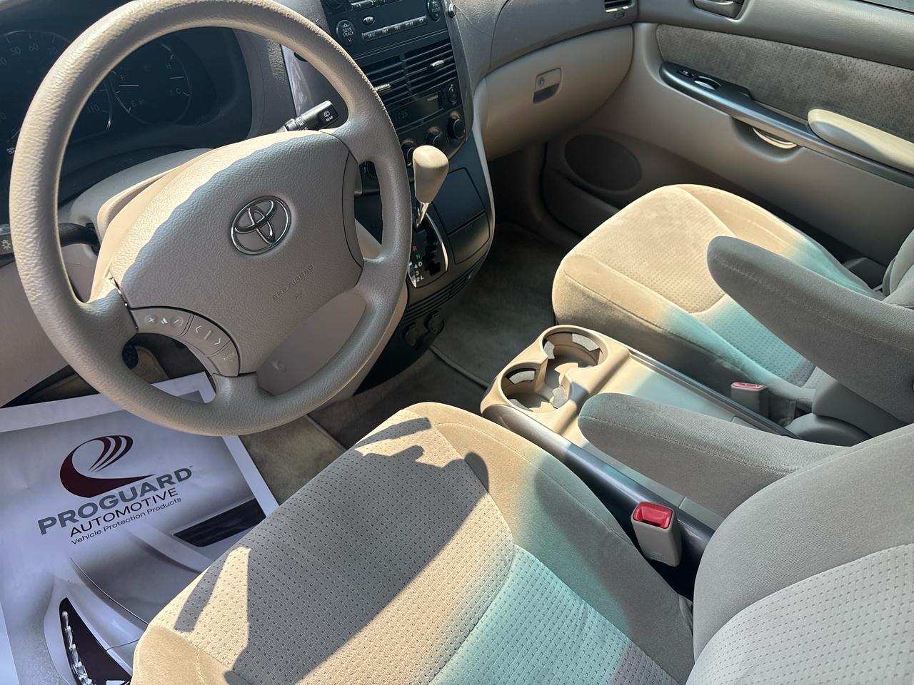 Toyota Sienna 5dr 7-Pass Van LE FWD (Natl) 2008