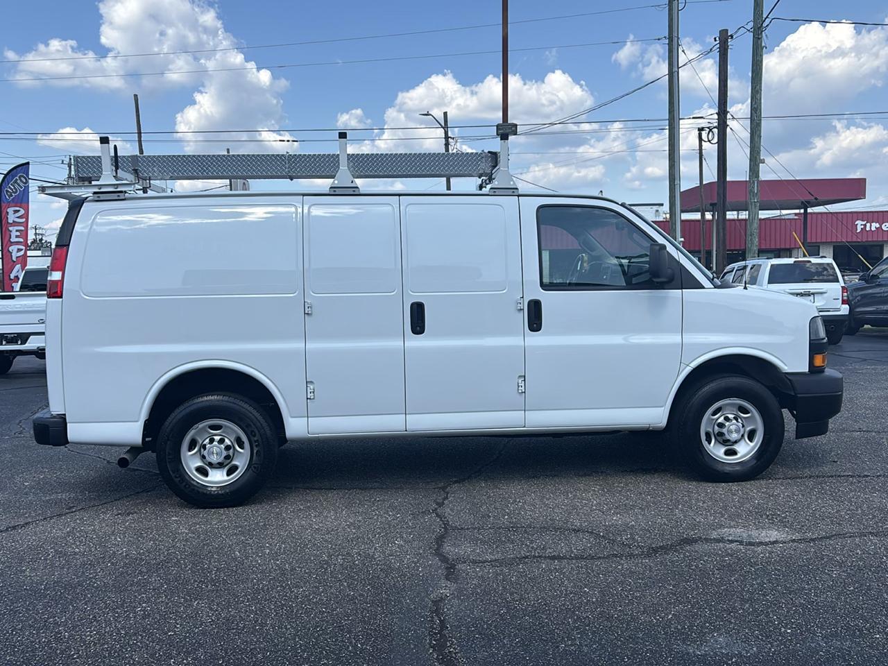 Chevrolet Express Cargo Van RWD 2500 135" 2023