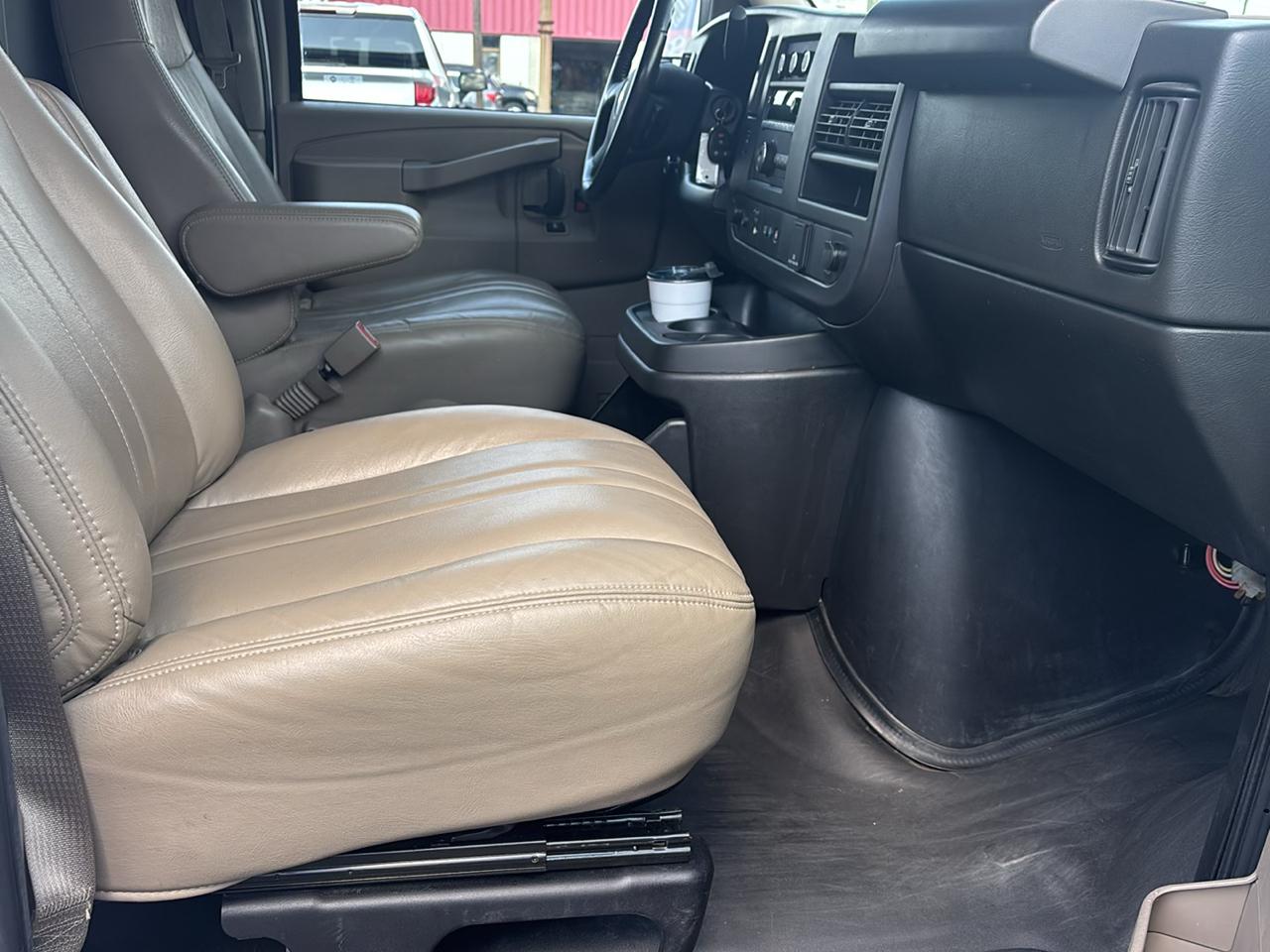 Chevrolet Express Cargo Van RWD 2500 135" 2023