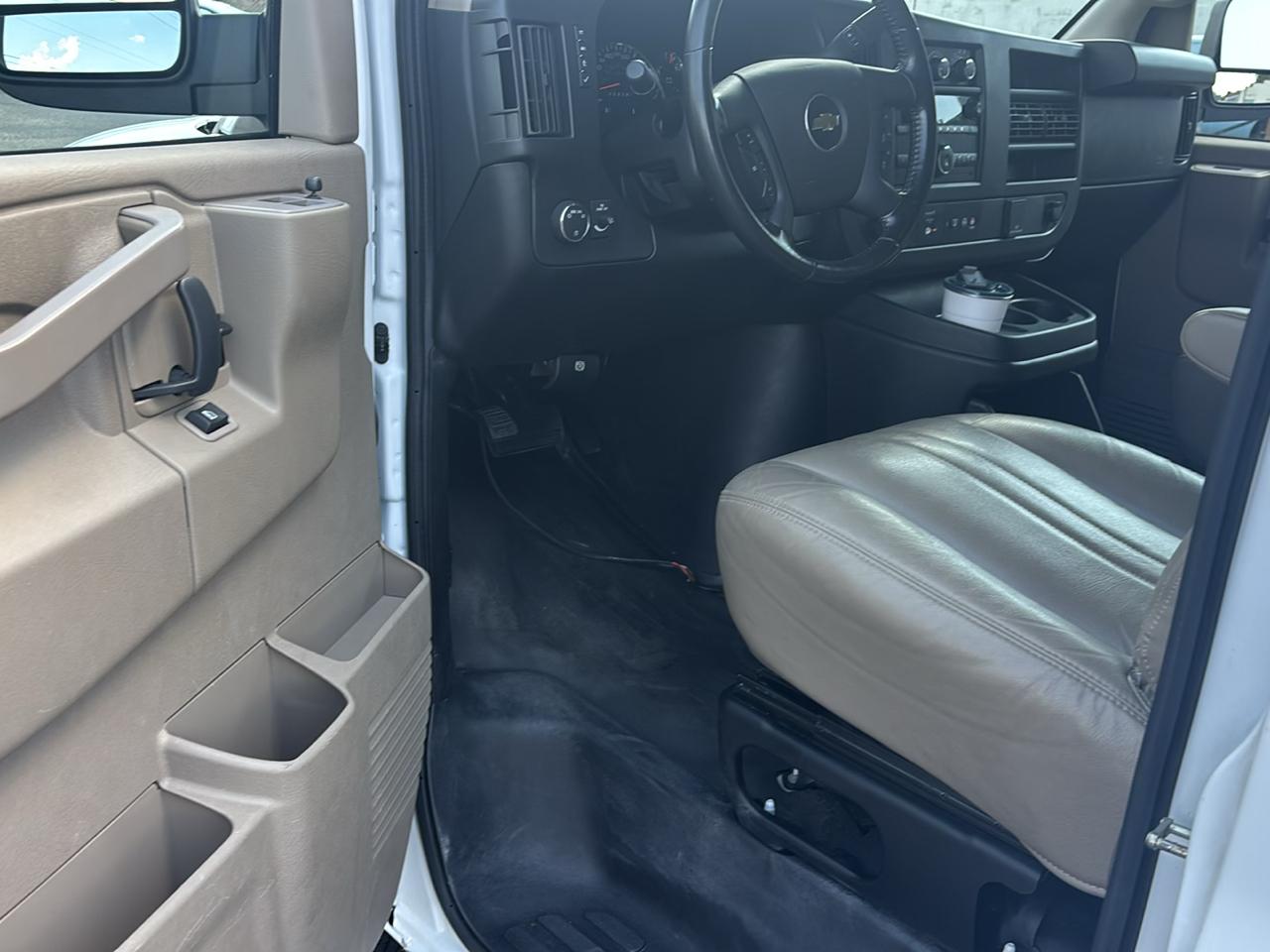 Chevrolet Express Cargo Van RWD 2500 135" 2023