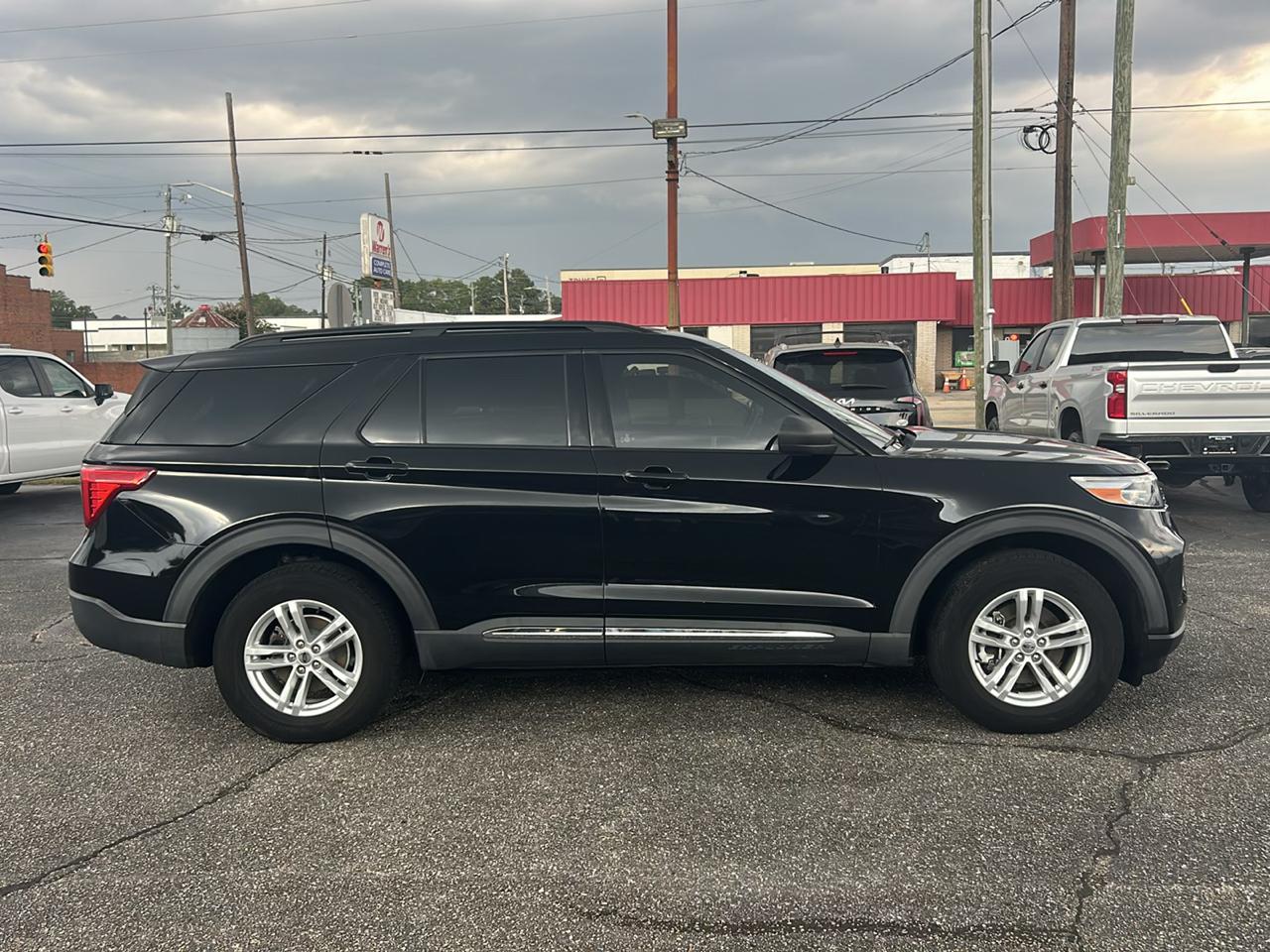 Ford Explorer XLT 4D SUV 4WD 2020