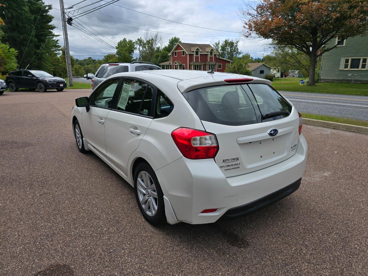 Subaru Impreza 2.0i Premium PZEV 5-Door 2016