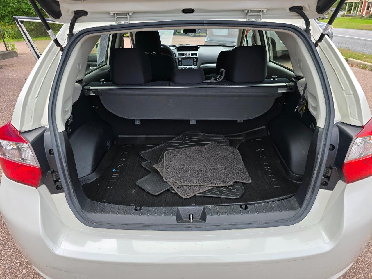 Subaru Impreza 2.0i Premium PZEV 5-Door 2016