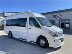 2020 American Coach MD4 Lounge 