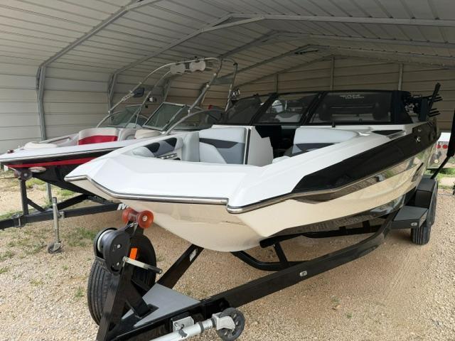 Axis Tow Boat A20  2021