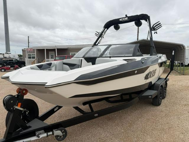 Axis Tow Boat A20  2021
