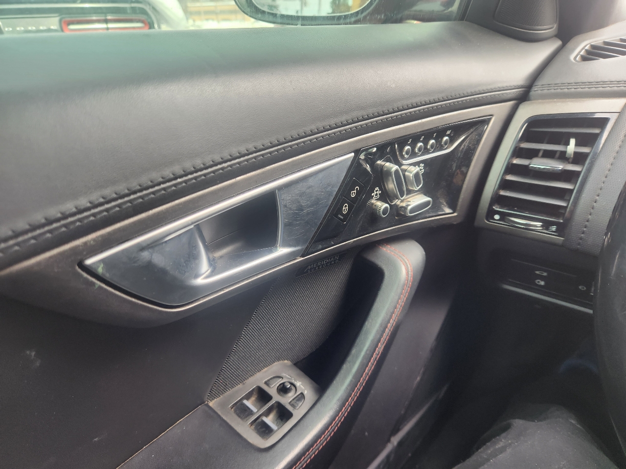 Jaguar F-Type V8 S 2014