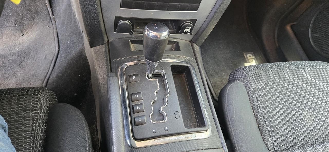 Jeep Commander Sport 4WD 2008