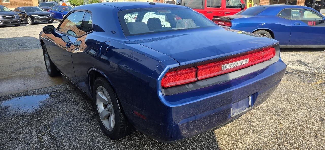 Dodge Challenger SE 2010