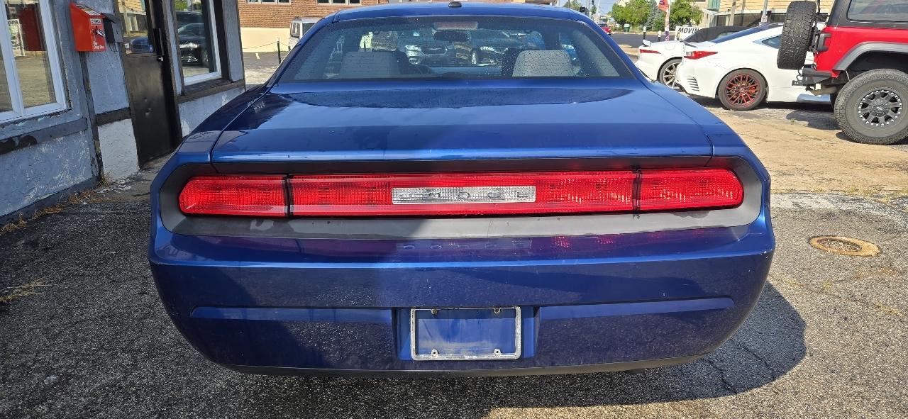 Dodge Challenger SE 2010