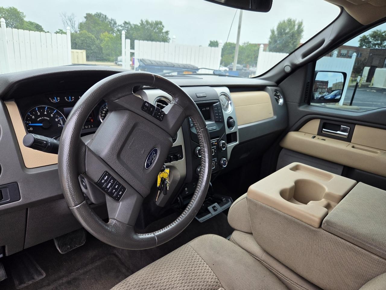 Ford F-150 XL SuperCrew 5.5-ft. Bed 4WD 2013