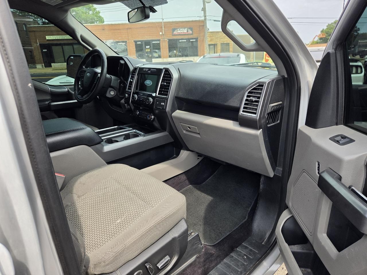 Ford F-150 XL SuperCrew 5.5-ft. Bed 4WD 2016