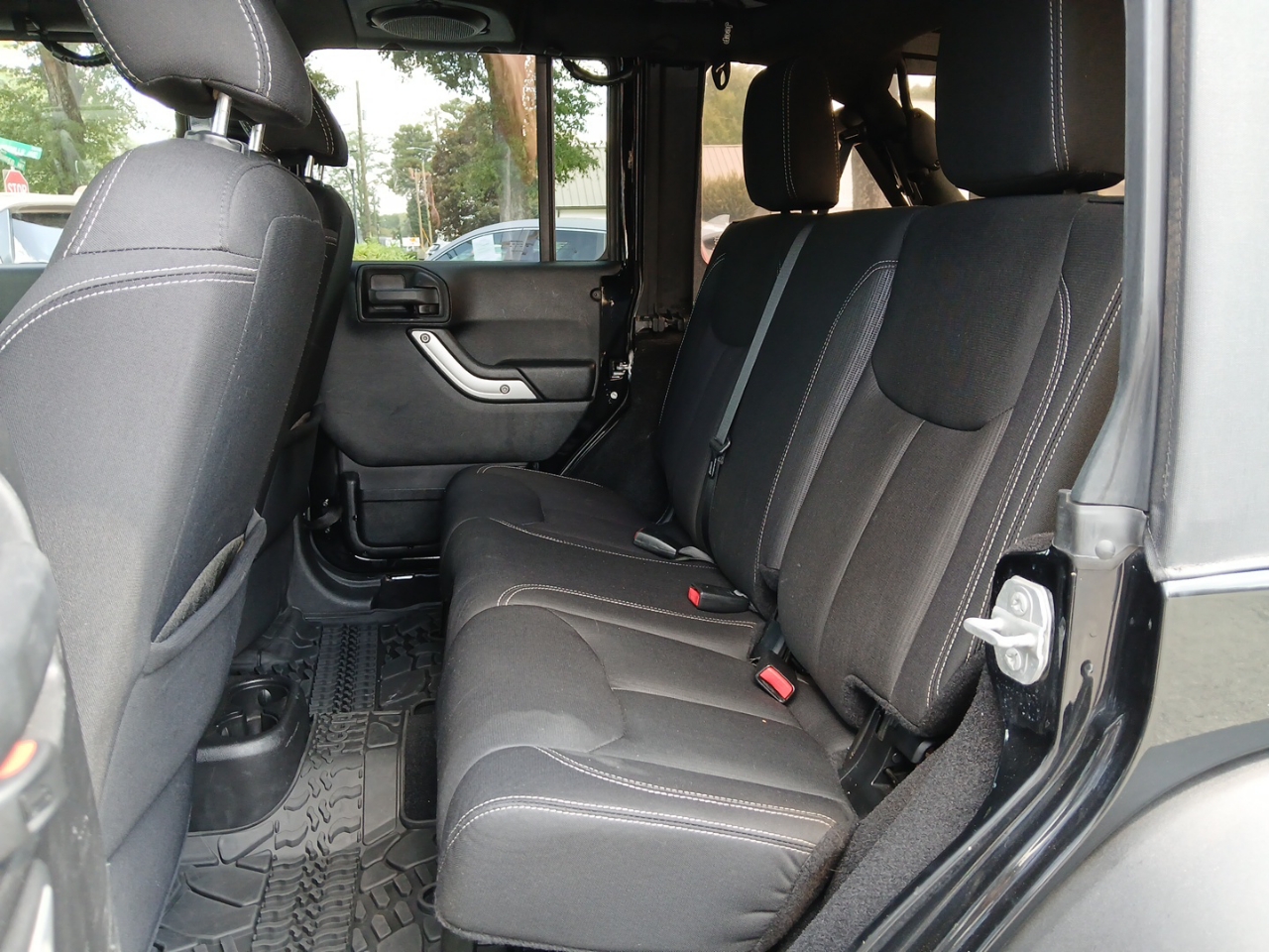 2014 Jeep Wrangler Rubicon photo 10