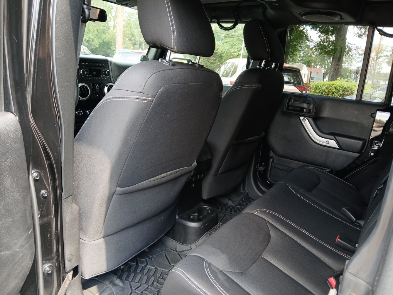 2014 Jeep Wrangler Rubicon photo 11