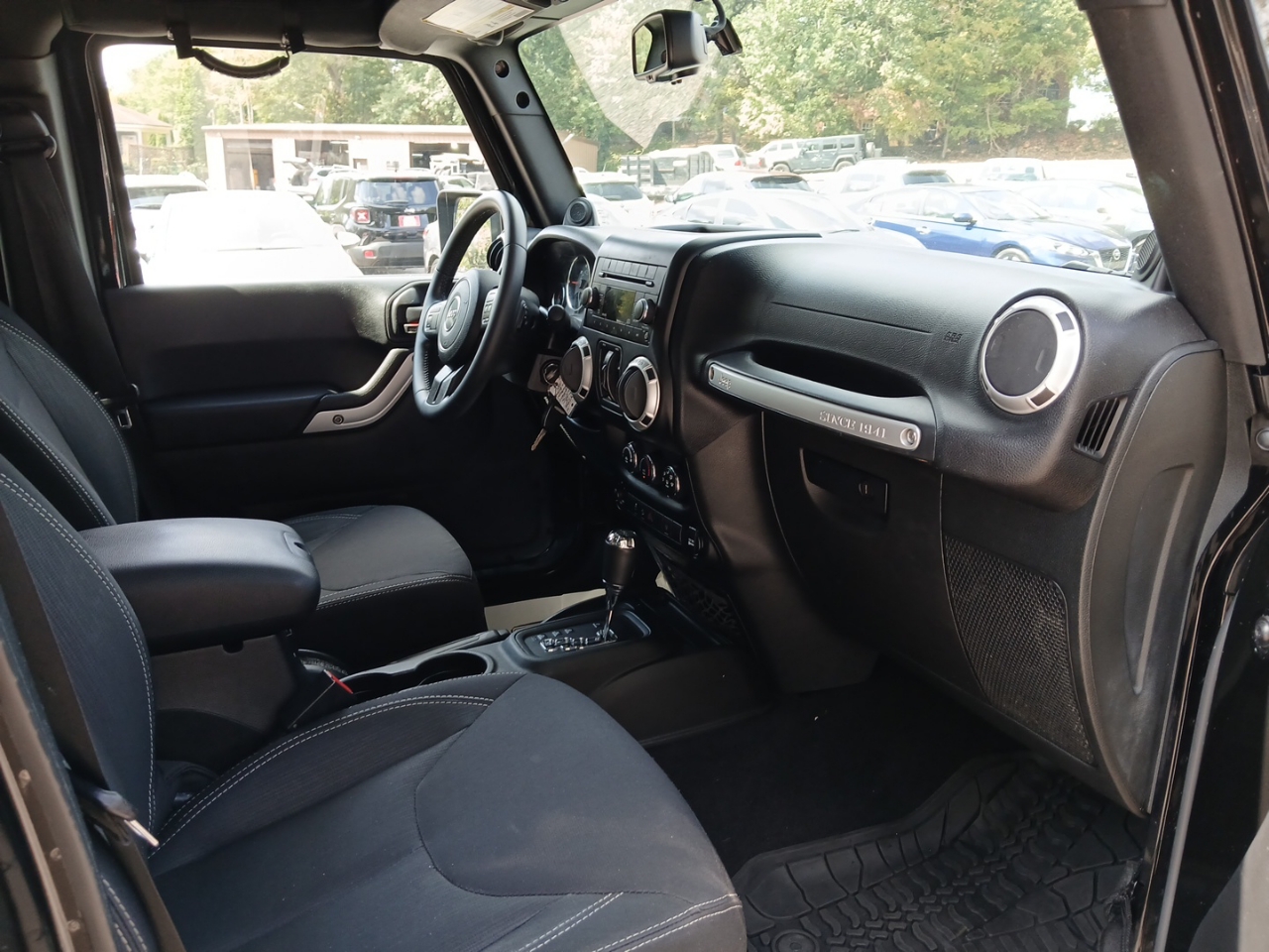 2014 Jeep Wrangler Rubicon photo 14