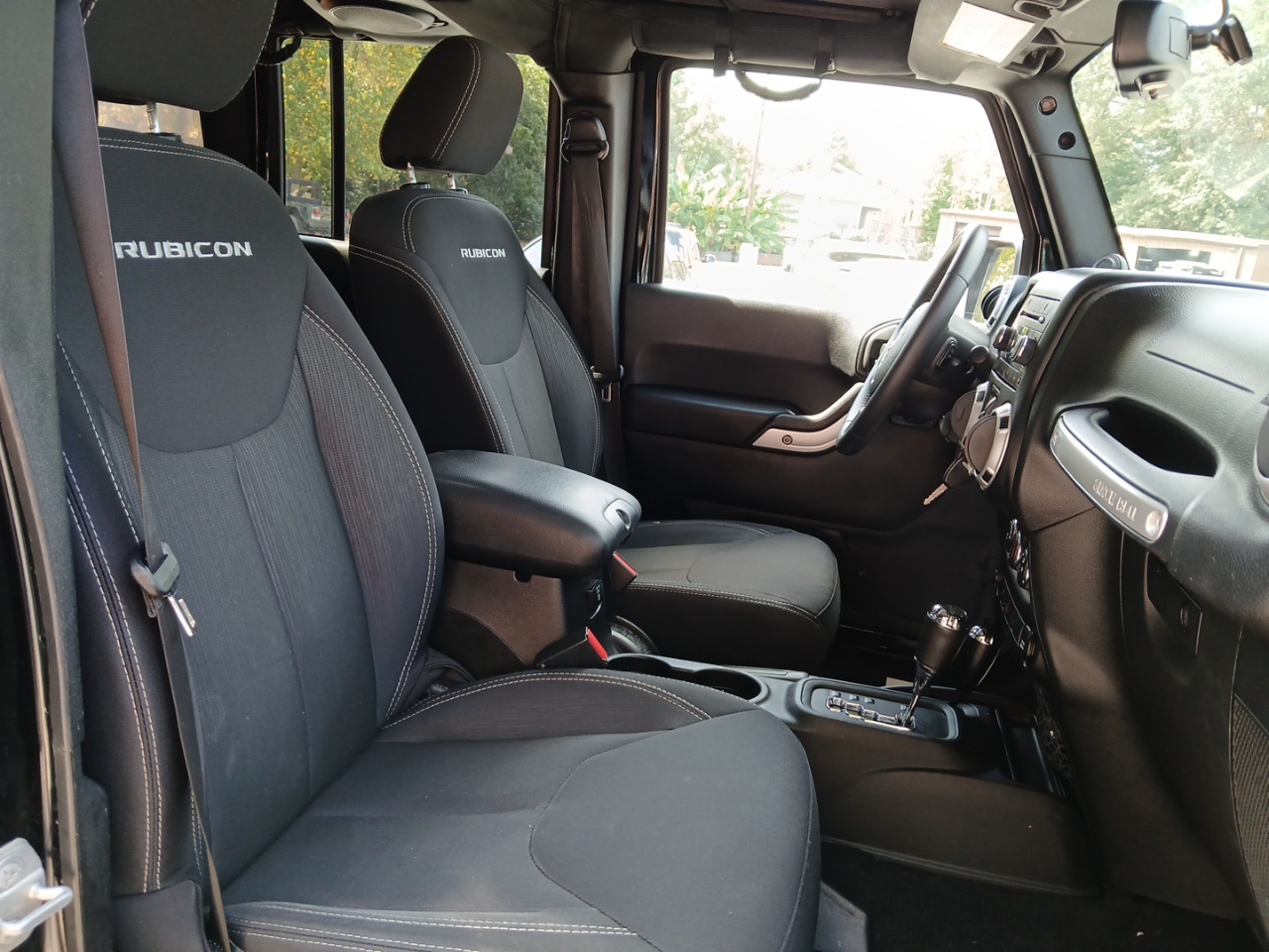 2014 Jeep Wrangler Rubicon photo 15