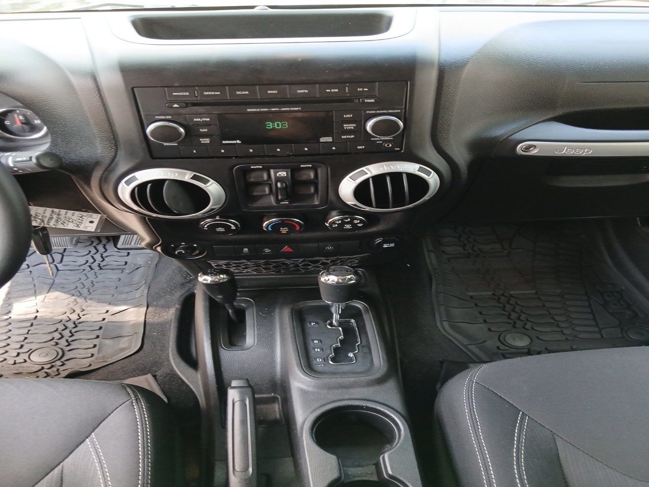 2014 Jeep Wrangler Rubicon photo 18