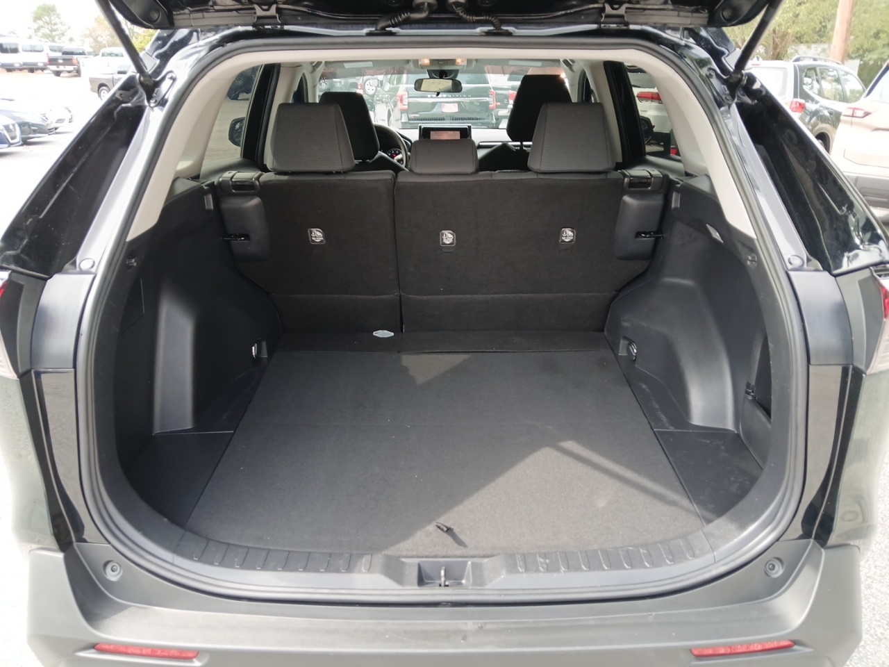 2021 Toyota RAV4 LE photo 7