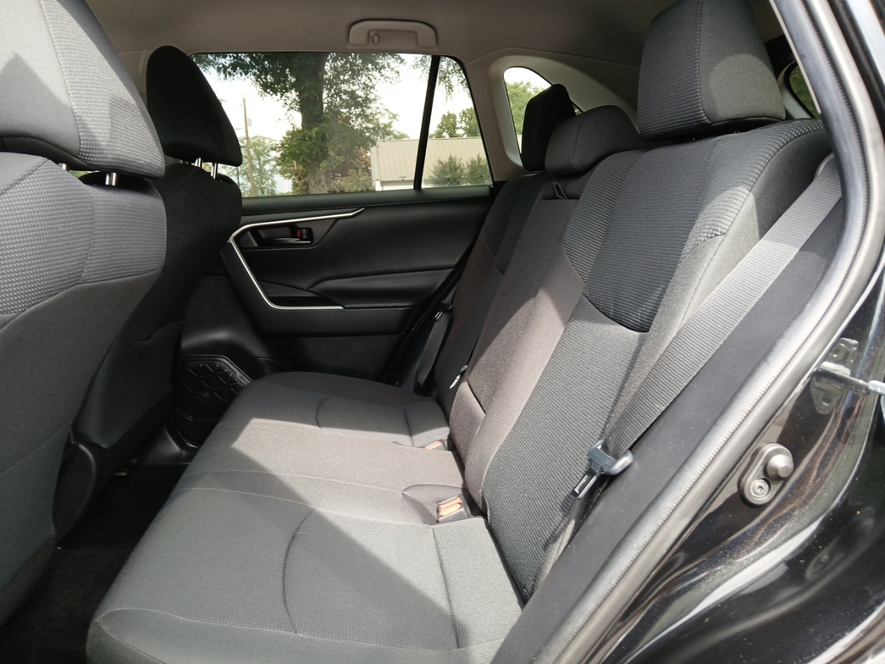 2021 Toyota RAV4 LE photo 8